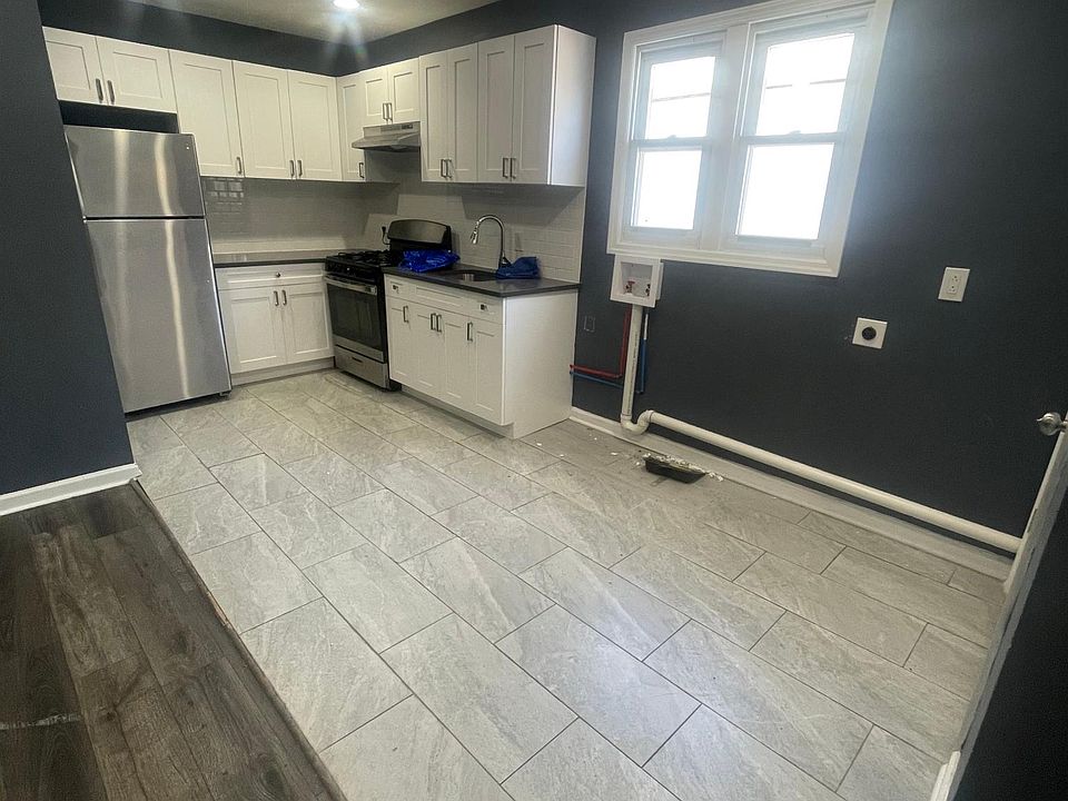 1st image of 165 Pierson St #3