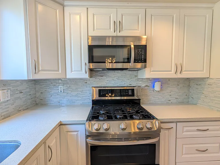 9004 Greenwood Ave — Photo 7