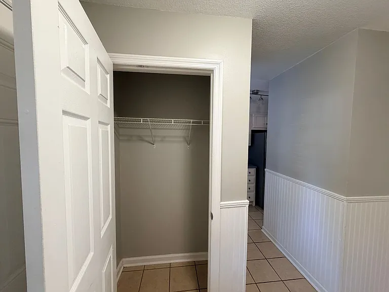 Center Town Condominiums — Photo 44