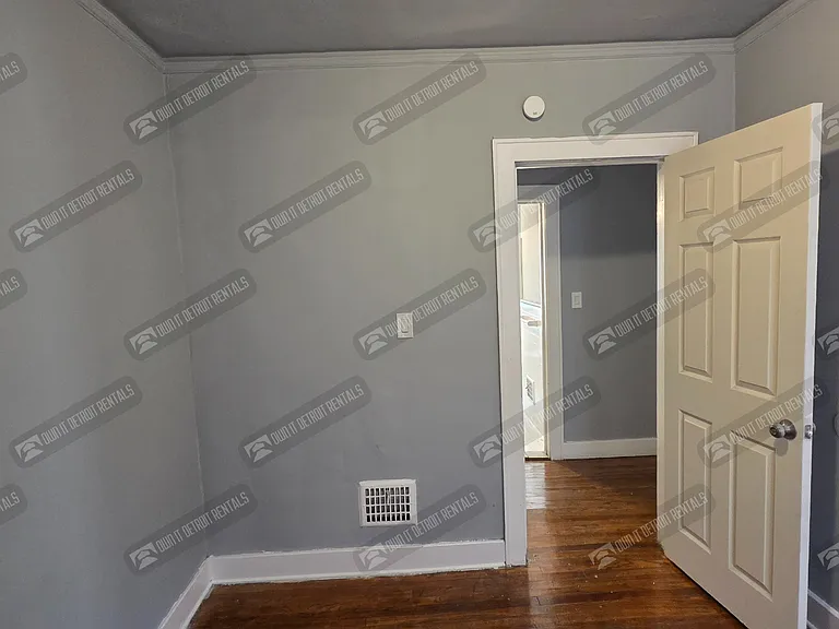 16247 Princeton St — Photo 10