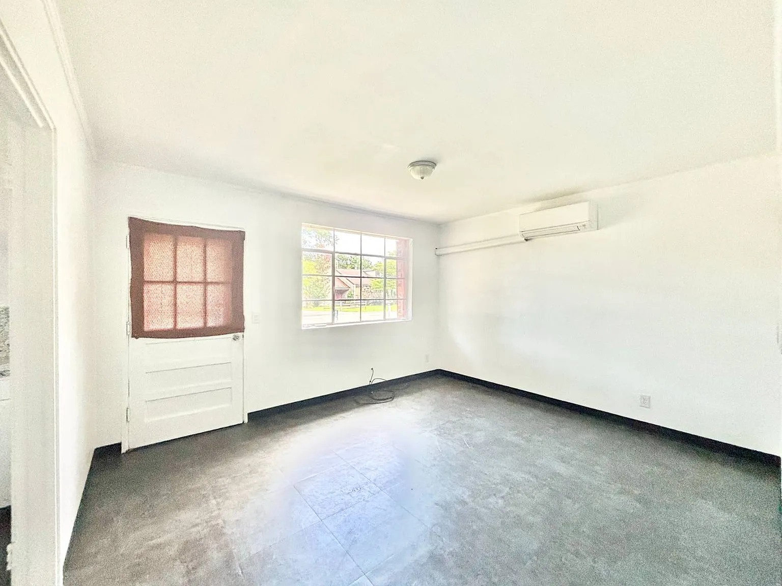 Studio, $800 — Photo 2