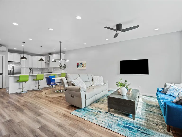 2077 Walla Ave — Photo 8