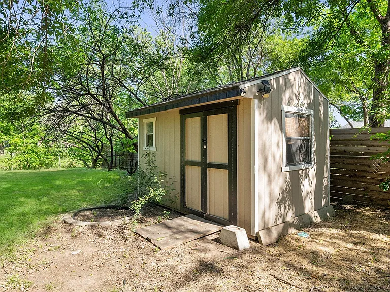 2311 Peppertree Ct — Photo 10