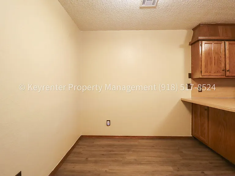 E 39th Pl Quadplex — Photo 8