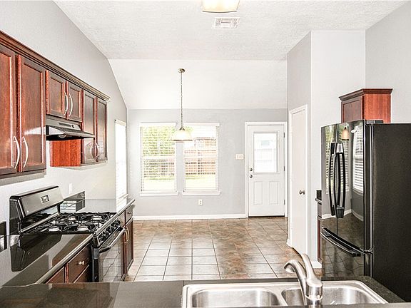 3rd image of 1001 Fallbrook Loop