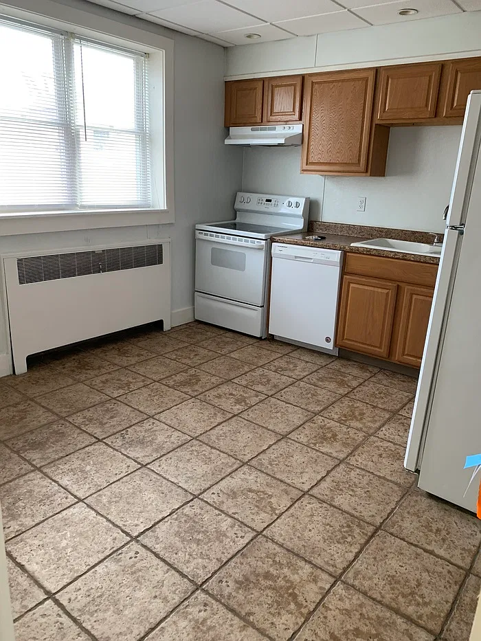 2 bed, 1.0 bath, $775 — Photo 1