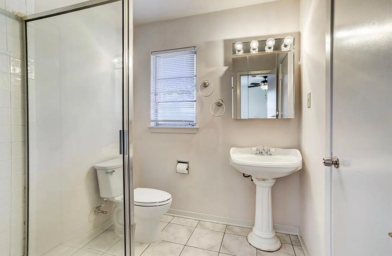 3 bed, 2.0 bath, 1352 sqft, $1,995 — Photo 4
