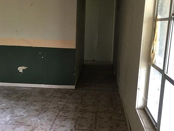 5th image of 110 Saint James Ave