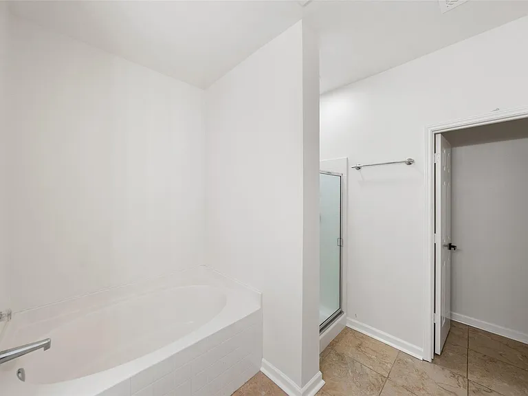 923 Shirefield Ln — Photo 25