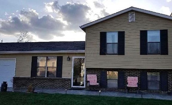 2nd image of 2319 Creek View Pl