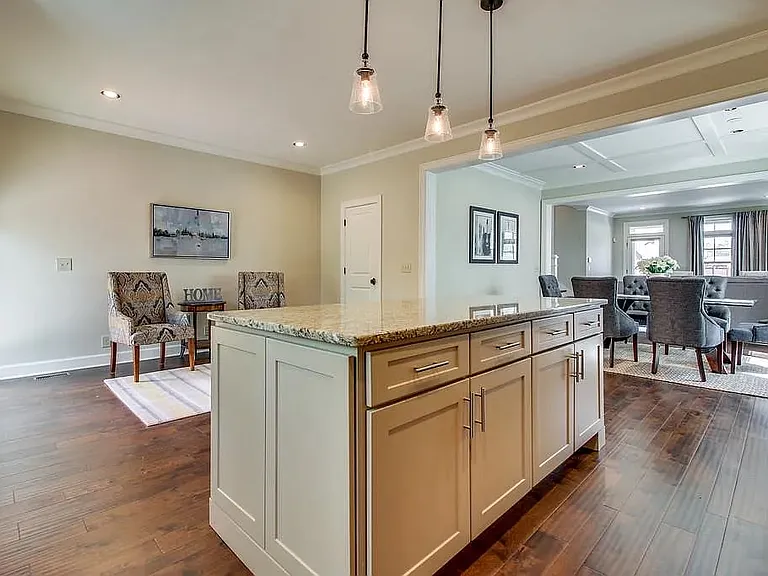 823 Knox Ave — Photo 13