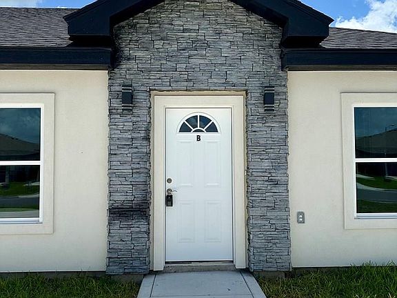 2nd image of 2425 N Valley Cir #B