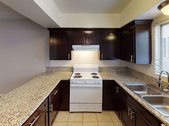 5th image of 516 S Kenmore Ave #14