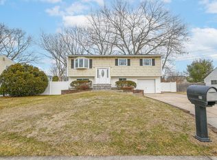 35 Holiday Park Dr, Centereach, NY 11720