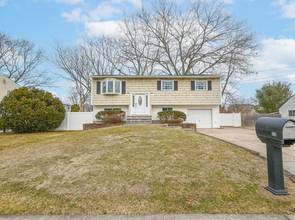 35 Holiday Park Drive, Centereach, NY 11720