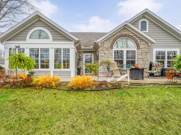 3082 Riverview Ln, Benton Harbor, MI 49022