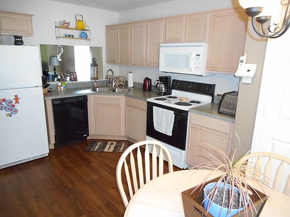 3rd image of 5805 Creekridge Dr