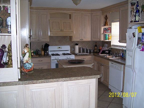 4th image of 308 E Pine Ave