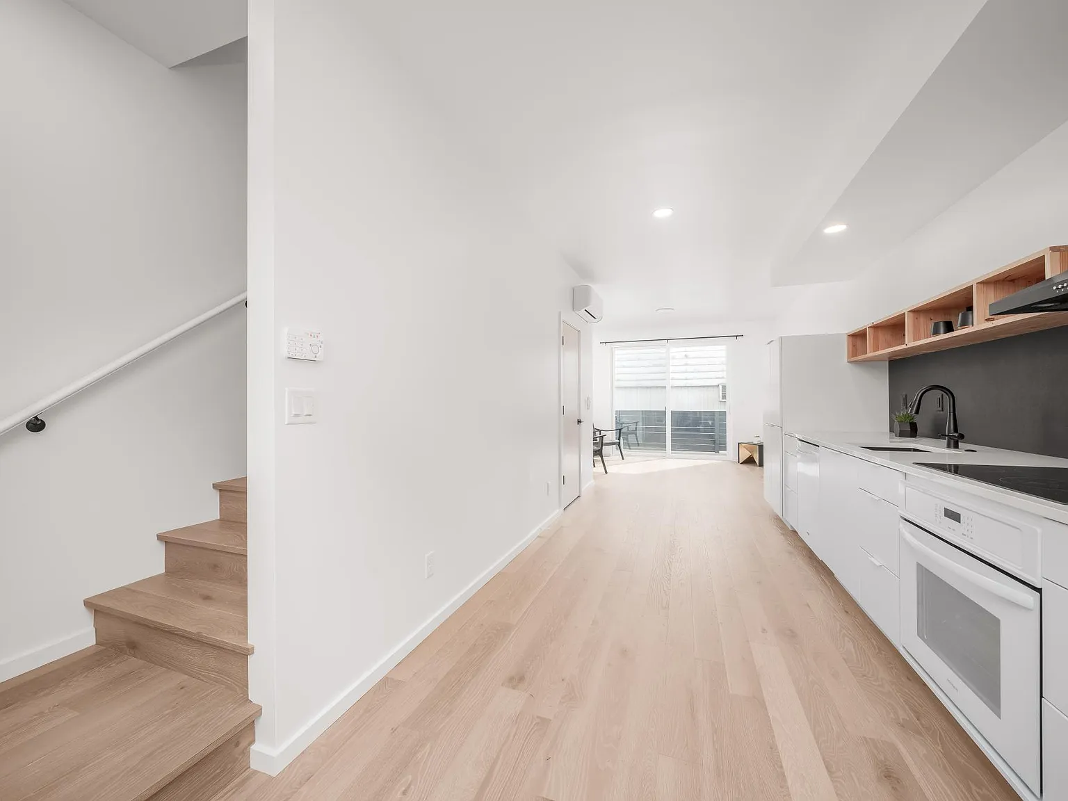2 bed, 1.5 bath, 928 sqft, $2,295 — Photo 3