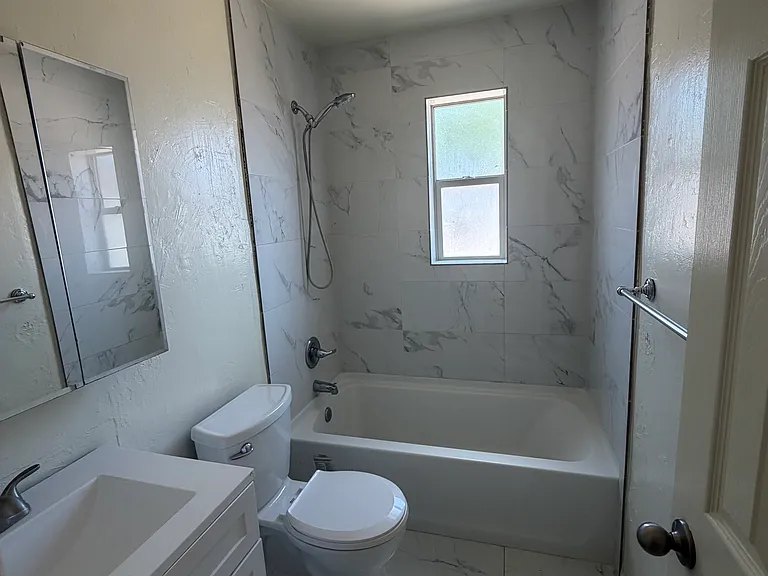 2626 E Keswick Cir — Photo 11