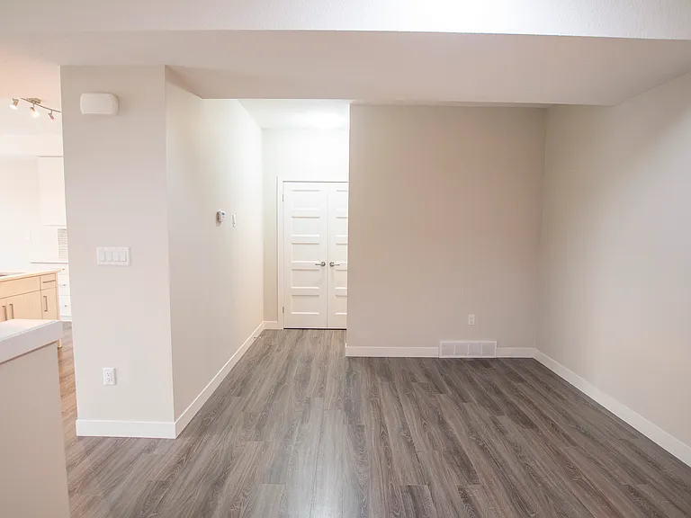 992 West Village Sq — Photo 36