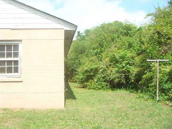 5th image of 3106 Azalea Dr #A