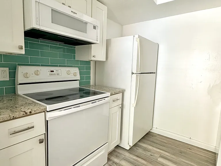 4611 W North B St #216 — Photo 3