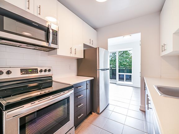 2nd image of 157 Pearl St S #106
