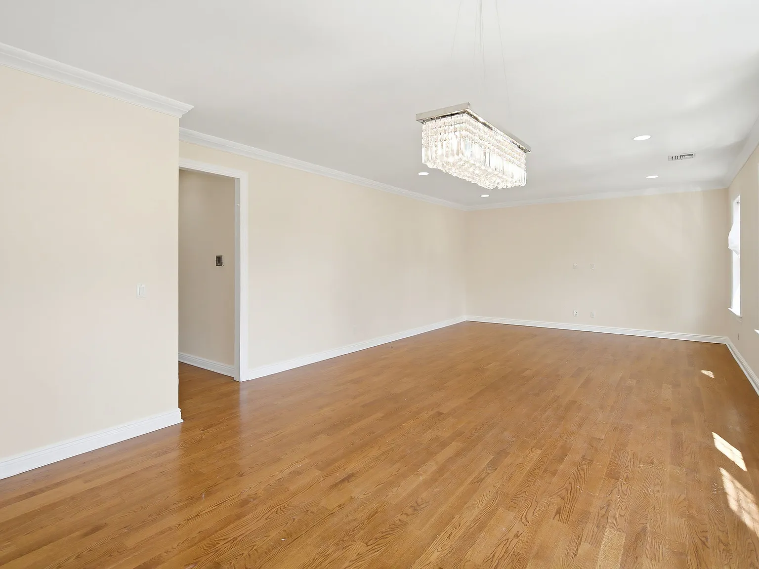 3 bed, $4,100 — Photo 4