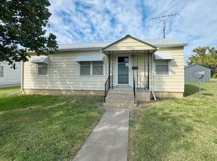 309 E 11th St, Ellis, KS 67637