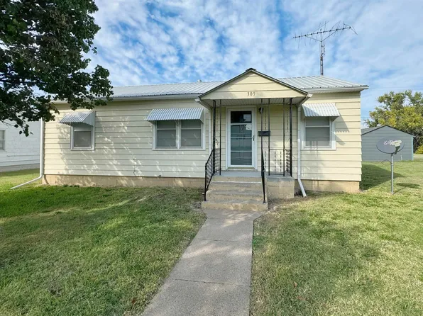 309 E 11th St, Ellis, KS 67637