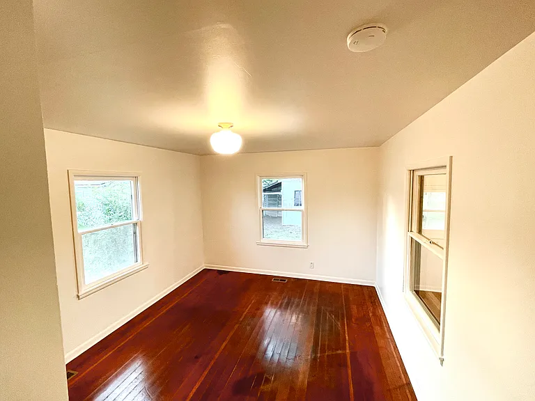 408 E Carpenter St — Photo 6