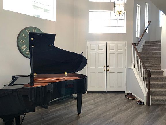 Formal living room/entry way