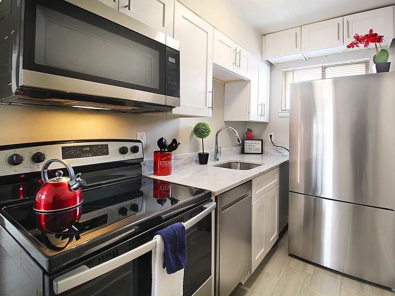 461 S Highland Street — Photo 5