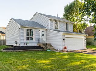 1 Aspen Ct, Streamwood, IL 60107