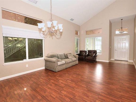 2nd image of 10 Shearwater Ct