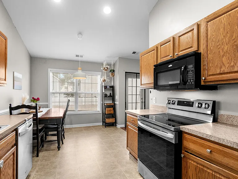 325 Vesta Dr — Photo 12