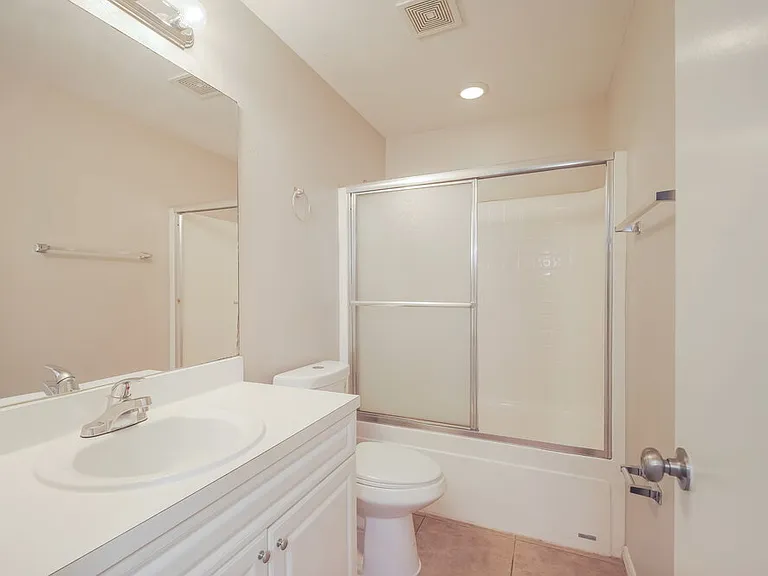 1413 SW 11th Pl — Photo 15