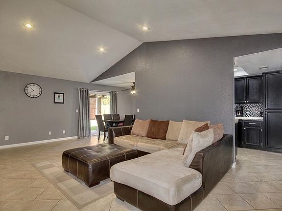 5th image of 2826 Leslie Ln
