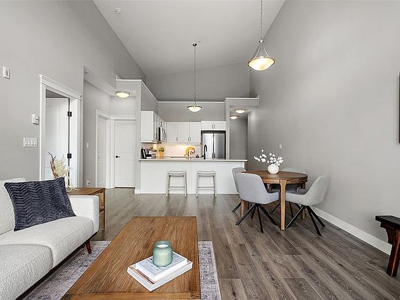 5th image of 844 Goldstream Ave #403