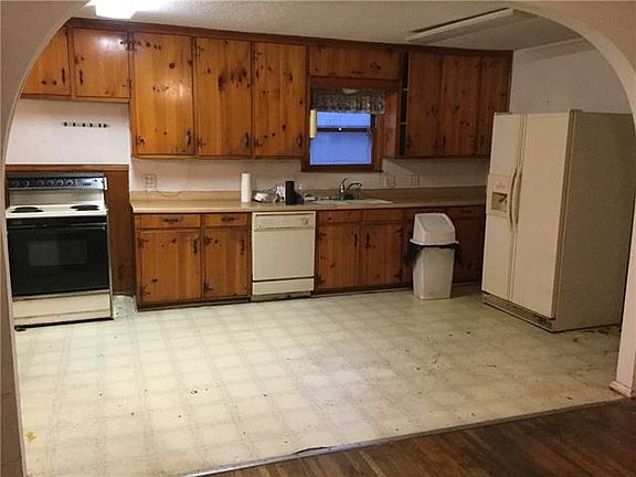 3rd image of 7860 Colton Dr
