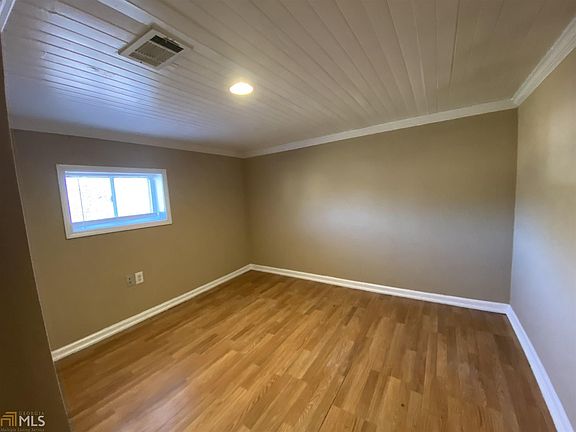 4th image of 4415 Oak St #A