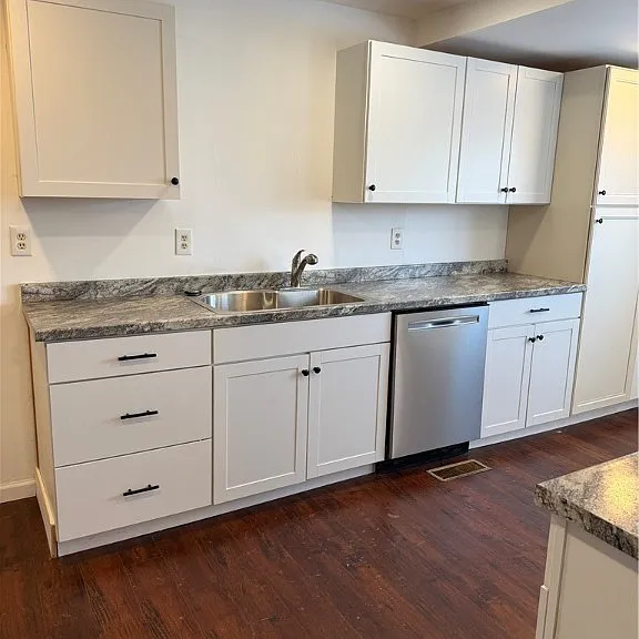 459 Brainard Pl — Photo 5