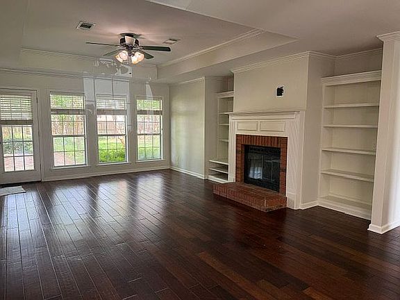 3rd image of 1720 Dunwoody Dr