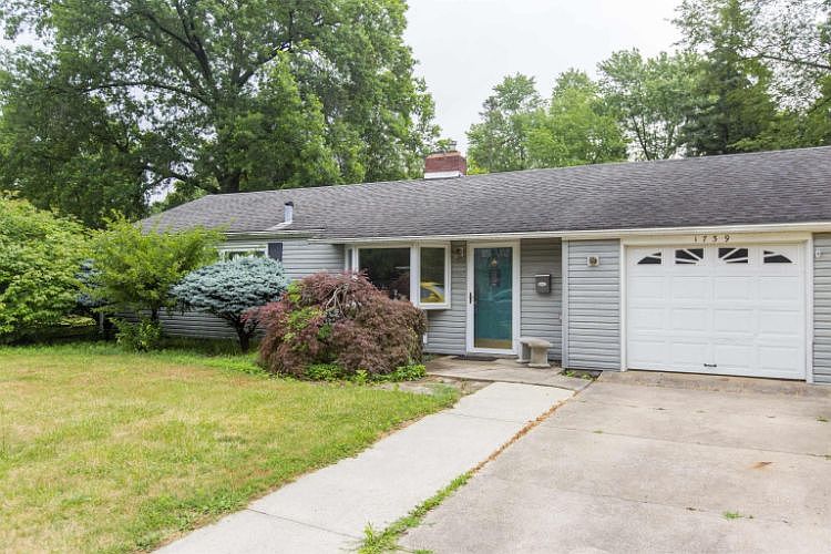 1st image of 1739 Southeast Dr