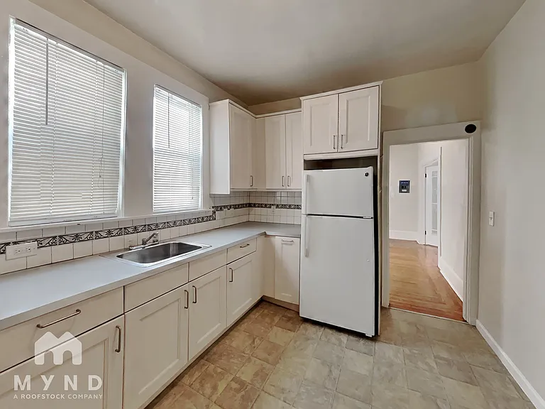 231 Athol Ave — Photo 7