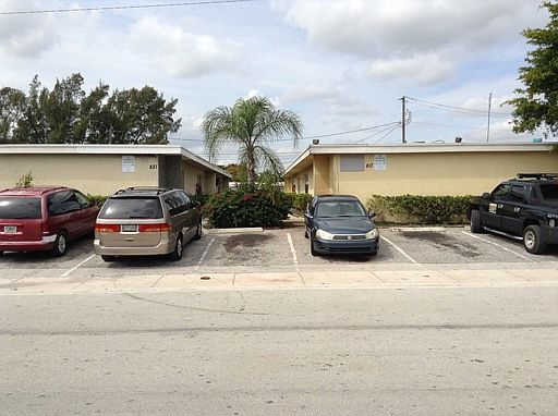 1st image of 817 S H St APT 3