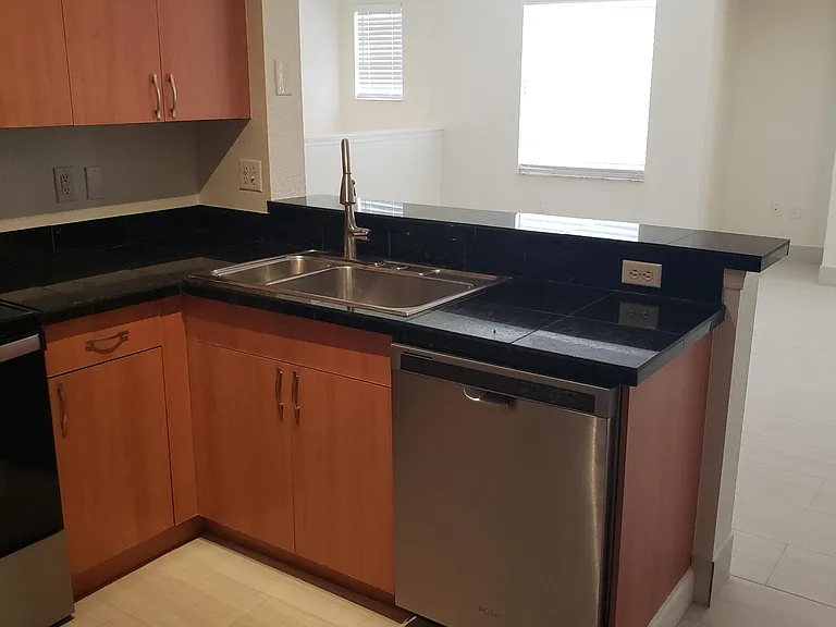 1101 Belmont Pl #1101 — Photo 5