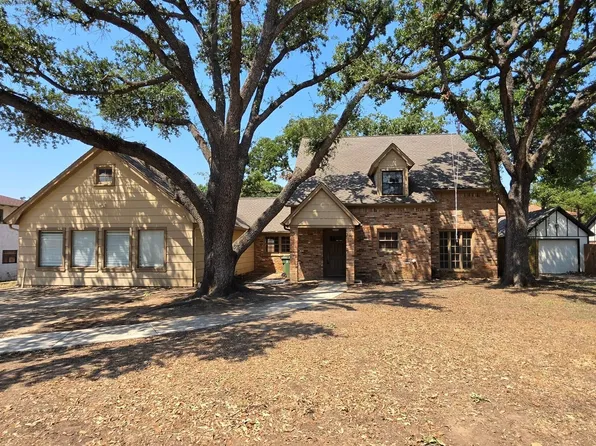 813 Chaparral Ct, Bedford, TX 76022
