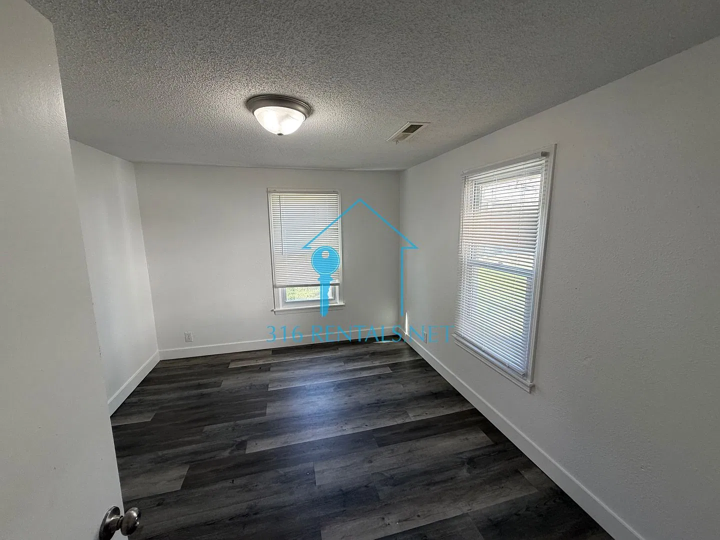 $850 - 2 bed 1 bath - Single Family Home — Photo 2